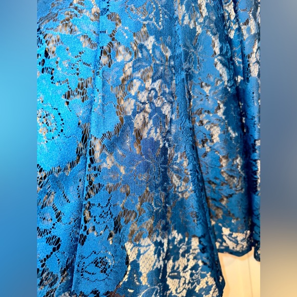 Danny and Nicole nude dress with Blue overlay lace floral design size 10 - Picture 2 of 10